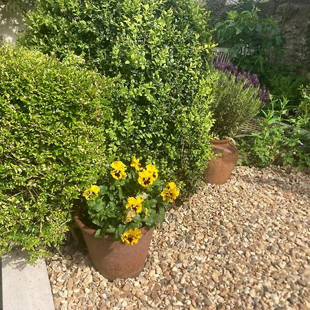 Bryntirion Farmhouse Apartment With Hot Tub Llanfair Caereinion エクステリア 写真