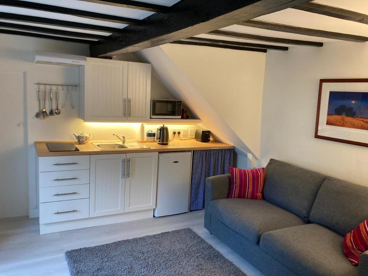 Bryntirion Farmhouse Apartment With Hot Tub Llanfair Caereinion エクステリア 写真