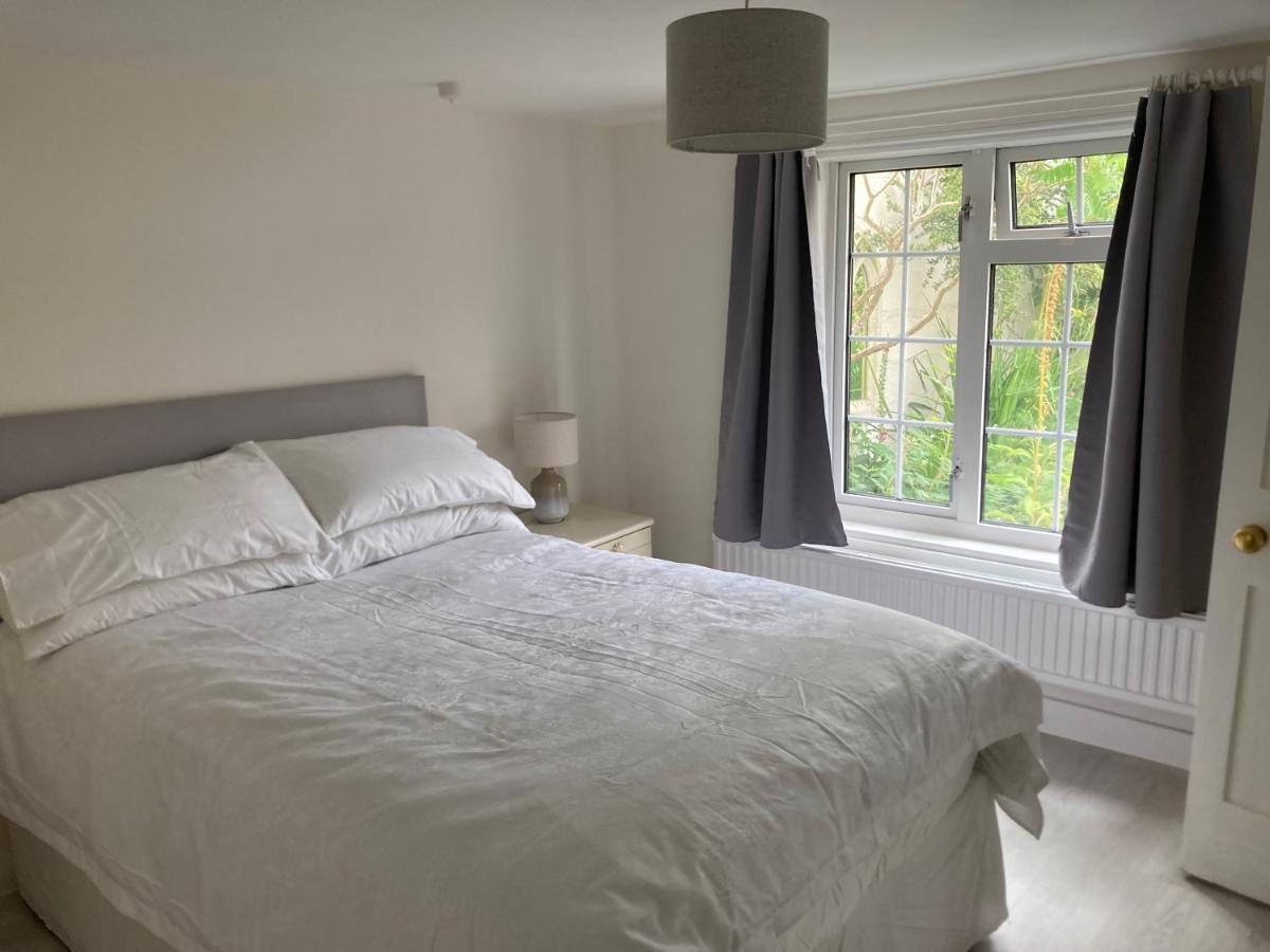 Bryntirion Farmhouse Apartment With Hot Tub Llanfair Caereinion エクステリア 写真