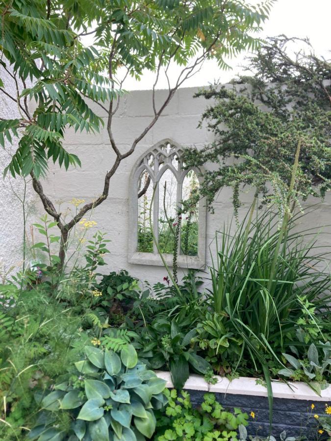Bryntirion Farmhouse Apartment With Hot Tub Llanfair Caereinion エクステリア 写真