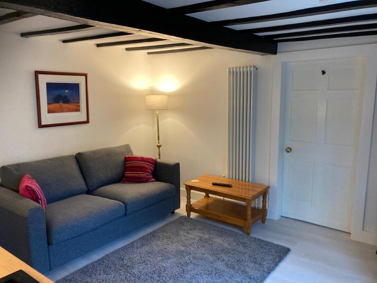 Bryntirion Farmhouse Apartment With Hot Tub Llanfair Caereinion エクステリア 写真