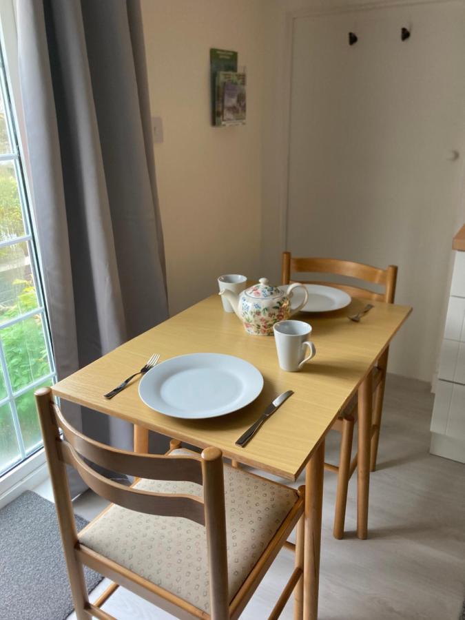 Bryntirion Farmhouse Apartment With Hot Tub Llanfair Caereinion エクステリア 写真