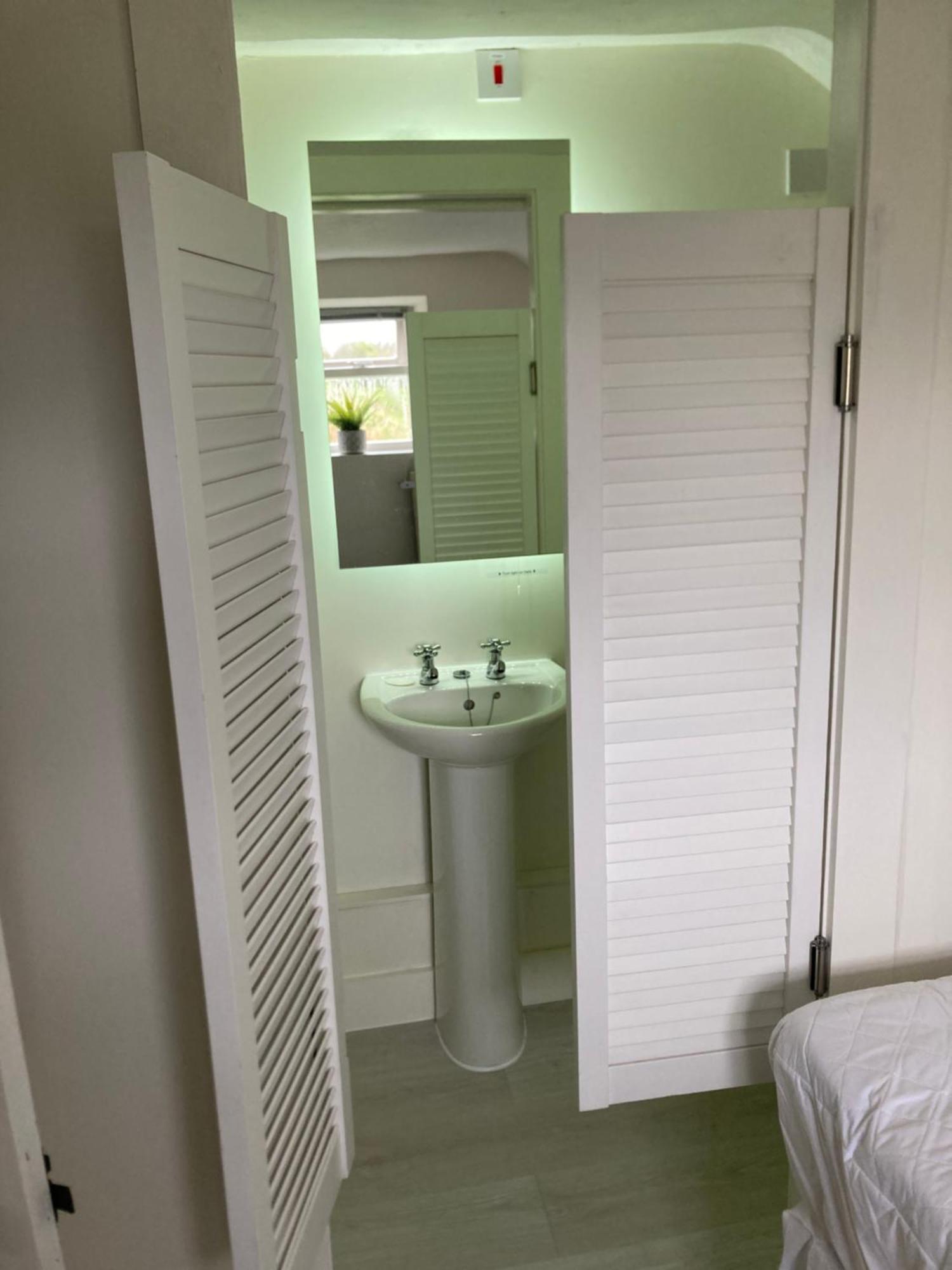 Bryntirion Farmhouse Apartment With Hot Tub Llanfair Caereinion エクステリア 写真