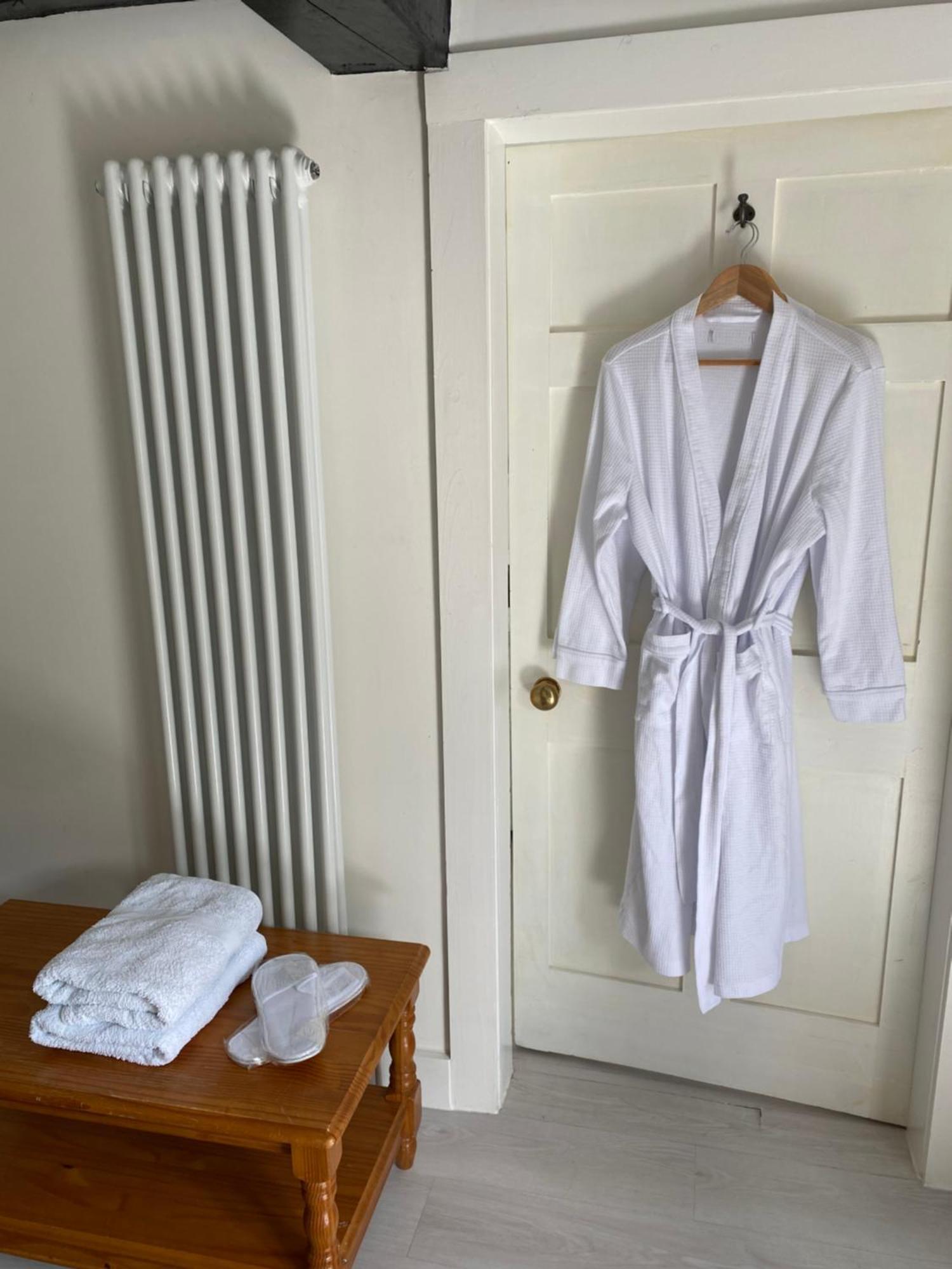 Bryntirion Farmhouse Apartment With Hot Tub Llanfair Caereinion エクステリア 写真